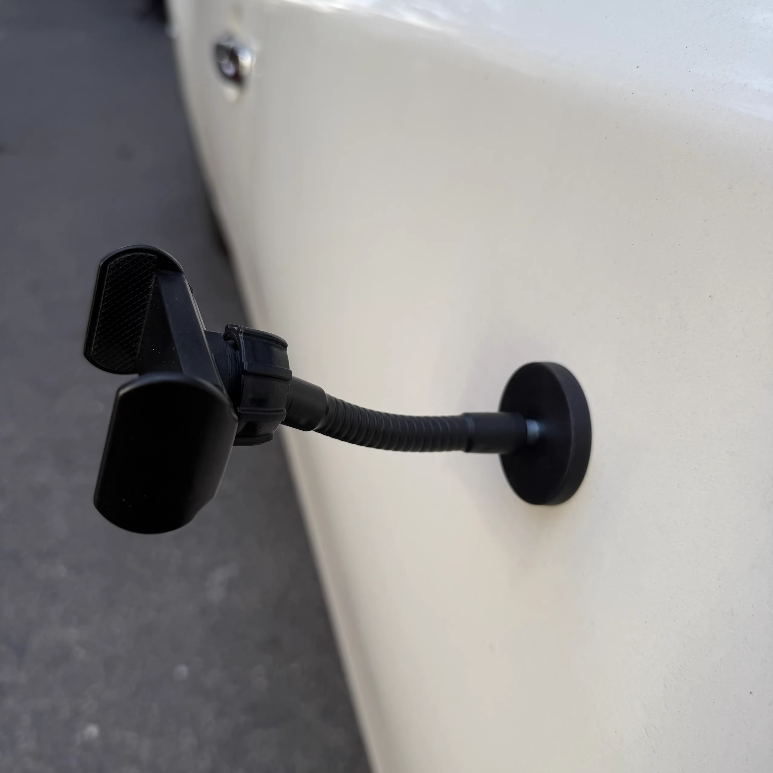Outdoor Power 'Hose' - Potente Clip Magnético para Teléfono N52